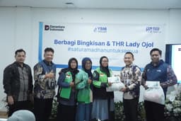 Peduli Perjuangan Lady Ojol Jabodetabek, BRI Finance Bagikan Sembako & THR