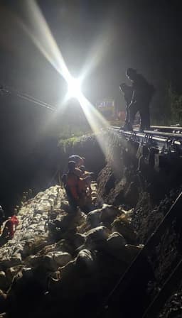 Hujan Deras Kembali Gerus Jalur KA di Petak Cibeber–Lampegan, Perjalanan KA Siliwangi Dibatalkan Demi Keselamatan