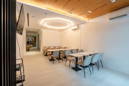 A Central Singapore Workshop Venue Designed for Flexible and Comfortable Sessions